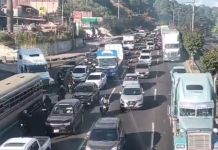 En el km. 14 ruta CA-9 hacia el sur, un camión averiado complica el tránsito en la zona, según la PMT de Villa Nueva. Foto La Hora: captura de pantalla