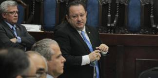 El CSU que continúa sin ser renovado modificó uno de sus reglamentos sobre docencia con el cual podrían beneficiar al rector Walter Mazariegos. Foto La Hora: Daniel Ramírez