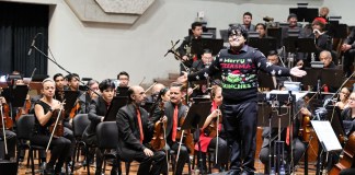 Wilver Villacinda fue el director invitado por la Orquesta Sinfónica Nacional de Guatemala —a la que pertenece como músico— para darle vida a la banda sonora de la película 'Mi Pobre Angelito'.