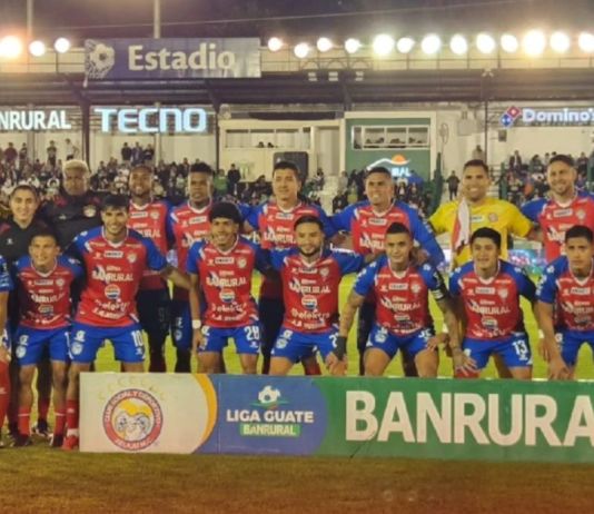 Los jugadores quetzaltecos aparecen en la línea defensiva, media cancha y delantera en el once ideal. Foto La Hora: Xelajú MC