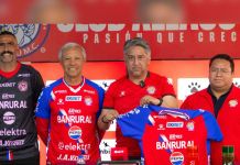 La dirigencia de Xelajú MC presentó oficialmente a Roberto Hernández como técnico del club quetzalteco. Foto La Hora: Xelajú MC
