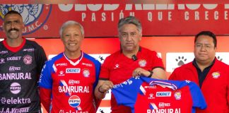 La dirigencia de Xelajú MC presentó oficialmente a Roberto Hernández como técnico del club quetzalteco. Foto La Hora: Xelajú MC