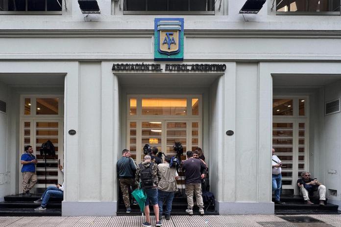 Justicia argentina ordena registros en la AFA y 17 clubes por presunto lavado de dinero Instalaciones de la Asociación del Fútbol Argentino (AFA). Foto La Hora: EFE