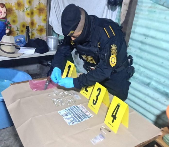 alias Chino En un operativo desarrollado contra el narcomenudeo, se permitió la captura de un presunto distribuidor de droga.