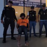 Autoridades expulsan a presunto pandillero salvadoreño requerido por la justicia de El Salvador.