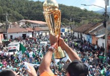 En imágenes: la marea verde recorre Antigua Guatemala y celebra el bicampeonato Antigua Guatemala celebra su bicampeonato en la ciudad colonial en donde fueron recibidos por una marea verde. Foto La Hora: Antigua GFC