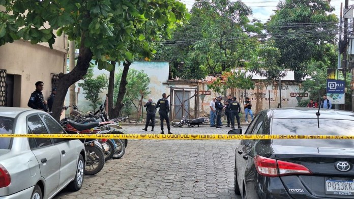 ataque armado Agentes repelieron un ataque armado y capturaron a dos presuntos asaltantes.