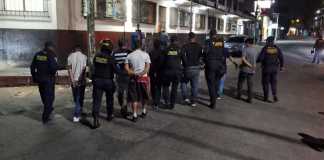 Integrantes del Barrio-18 fueron detenidos en Escuintla, a quienes se les acusa de atacar a comercios y camiones. Foto: PNC