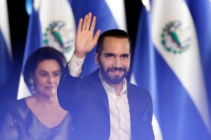 Nayib Bukele quiere seguir siendo presidente de El Salvador e inscribe su precandidatura para tercer mandato