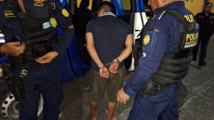 Alias “Centavo”, deportado recientemente, es capturado con arma ilegal en Retalhuleu Foto: PNC