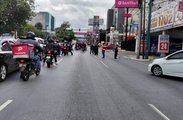 Autoridades realizaron un cierre parcial en calzada Roosevelt