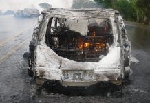 Explosión de carro bomba en Coahuayana deja al menos dos fallecidos y varios heridos Un ataque con un carro bomba frente a las instalaciones de la Policía Comunitaria de Coahuayana, en Michoacán.