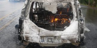 Un ataque con un carro bomba frente a las instalaciones de la Policía Comunitaria de Coahuayana, en Michoacán.