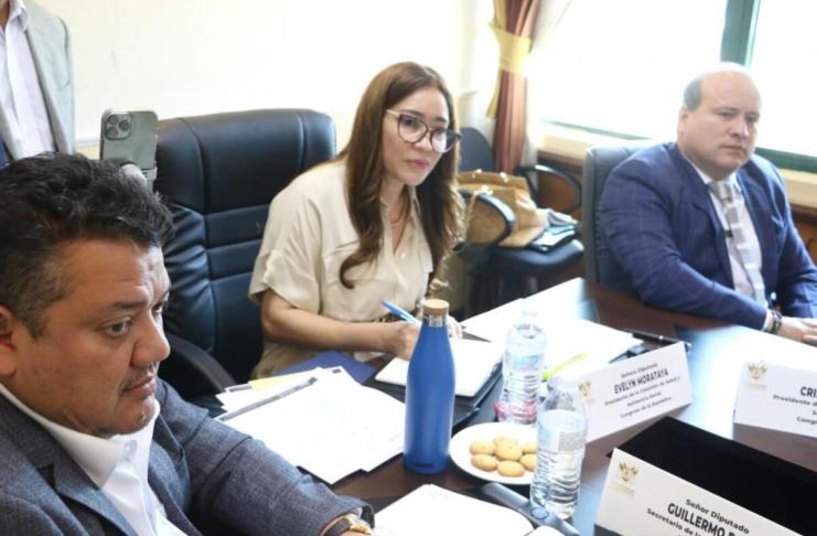 Los integrantes de la comisión de Previsión y Seguridad Social dictaminaron favorablemente la iniciativa de ley para modificar el pago del IUSI. Foto: Congreso de la República
