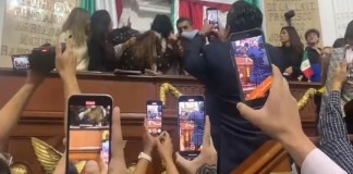 Legisladores de Morena y del PAN protagonizaron empujones, gritos y enfrentamientos físicos en el pleno.