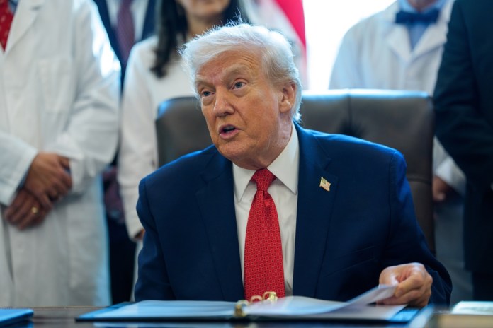 Archivo del presidente de EE.UU., Donald Trump, en el despacho Oval. Foto La Hora: EFE