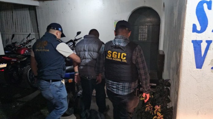 Detienen a supuesto pastor en Alta Verapaz, acusado de asesinato.