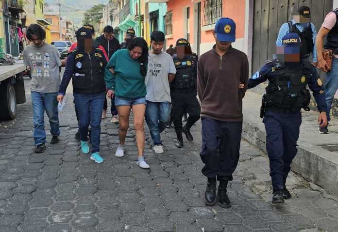 detenidos en Amatitlán Reportan la detención de seis personas durante dos allanamientos.