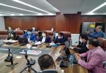 La directora de la Diaco, Leslie Tzicap, comenta que el 41 por ciento de quejas son por tarjetas de crédito. Foto: La Hora