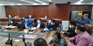 La directora de la Diaco, Leslie Tzicap, comenta que el 41 por ciento de quejas son por tarjetas de crédito. Foto: La Hora