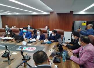 La directora de la Diaco, Leslie Tzicap, comenta que el 41 por ciento de quejas son por tarjetas de crédito. Foto: La Hora