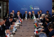 Venezuela: Seis países de la región piden que se restablezca orden democrático El presidente de Brasil, Luiz Inácio Lula da Silva (c), habla durante la Sesión Plenaria de la Cúpula de jefes de Estado de los Estados Partes de Mercosur y de los Estados Asociados este sábado. Foto La Hora: EFE