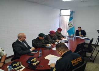 Los viceministros German Molina y Estuardo Solórzano acuden a citación por enfrentamientos de presuntos narcotraficantes en la frontera con México. Foto: La Hora