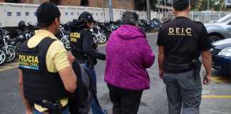 Cinco personas fueron detenidas por presunta vinculación a una red de estafas.