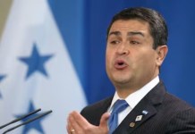 El fiscal general del Estado de Honduras, Johel Zelaya, pide la "captura internacional" del expresidente Juan Orlando Hernández.