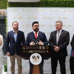 Diputados de las tres comisiones presentaron el dictamen a la iniciativa de ley para permitir el uso de fuerza donde se incluyen a operadores de justicia. Foto: Congreso de la República