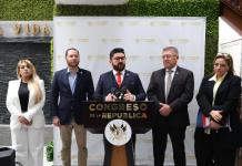 Semilla se opone a dictamen de tres comisiones para permitir el uso de fuerza a operadores de justicia Diputados de las tres comisiones presentaron el dictamen a la iniciativa de ley para permitir el uso de fuerza donde se incluyen a operadores de justicia. Foto: Congreso de la República