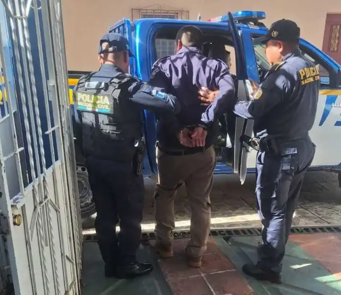 guardia de seguridad Guardia de seguridad privada fue detenido por realizar disparos al aire.