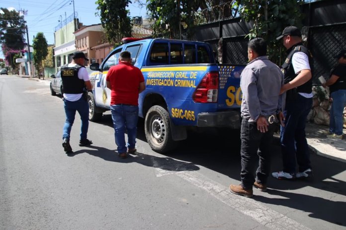 Tres guardias de seguridad privada fueron ligados a proceso por su posible vinculación al robo de un camión de valores registrado en Gualán, Zacapa. Foto La Hora: PNC