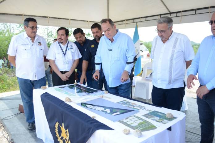 Durante su visita al proyecto, Giammattei aseguró que el nuevo hospital sería uno de los mejores de la región. 