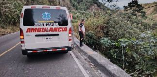 Al inicio, los Bomberos Voluntarios indicaron que en el km. 14 ruta a San Lucía Los Ocotes habían ubicado a una persona fallecida, momentos después ubicaron a dos más. Foto La Hora: BV