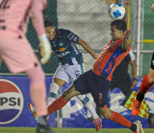 Municipal deberá remontar en su estadio este sábado 27 de diciembre ante Antigua GFC luego de perder 2-0 el juego de ida en La Antigua Guatemala. Foto La Hora: Antigua GFC