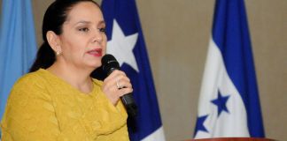 Ana García de Hernández, exposa del expresidente Juan Orlando Hernández, se pronunció acerca al indulto sobre su esposo. Foto EFE