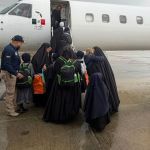 El gobierno colombiano expulsó a nueve adultos de la comunidad Lev Tahor y entregó a las autoridades de EE. UU. a los 17 menores que viajaban con ellos. Foto La Hora: EFE