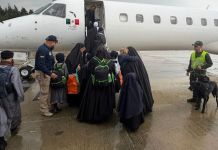 Expulsan de Colombia a nueve adultos de la comunidad judía Lev Tahor El gobierno colombiano expulsó a nueve adultos de la comunidad Lev Tahor y entregó a las autoridades de EE. UU. a los 17 menores que viajaban con ellos. Foto La Hora: EFE
