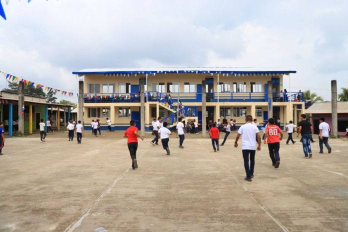 La ministra de Educación, Anabella Giracca, dijo que se preparan para recibir el ciclo 2026 este 2 de febrero. Foto La Hora: Mineduc