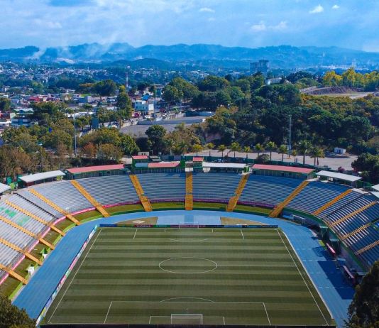 En los alrededores del estadio Cementos Progreso ya se realizan patrullajes de parte de la PNC. Foto La Hora: Concacaf Champions Cup
