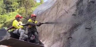 Covial continúa fundiendo la ladera en el km 11.5, entre la Avenida Hincapié y Boca del Monte, luego del derrumbe en septiembre. Foto La Hora: captura de pantalla