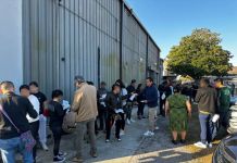 Minex: migrantes detenidos en Texas han sido repatriados y menor queda en albergue de San Antonio Los 18 connacionales detenidos en Texas, EE. UU., ya fueron asistidos y retornados al país, según el Minex. Foto La Hora: Consulado General de Guatemala, Houston, Texas