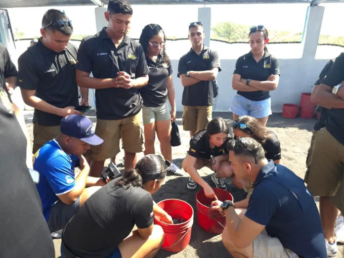 Comando Naval del Pacífico Los tripulantes del buque ARC