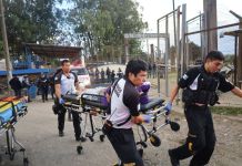 Los Bomberos Voluntarios llevaron a un centro asistencial a las víctimas. Foto La Hora: BV