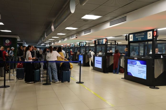 El lunes 22 de diciembre se prevé una intensa programación de vuelos, alcanzando hasta 18 operaciones por hora. Foto La Hora: DGAC