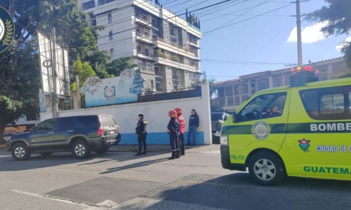 En la diagonal 17 y 28 calle de la zona 11 ocurrió el ataque armado que dejó a un niño y adulto heridos. Foto La Hora: BM