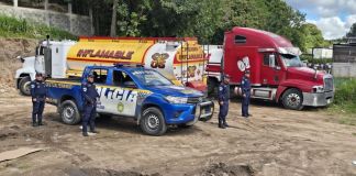 En al menos tres departamentos se llevaron a cabo los allanamientos para dar con los integrantes de la estructura criminal. Foto La Hora: PNC