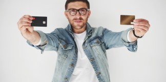 El utilizar las tarjetas correctamente facilita cumplir con el presupuesto para diferentes pagos y compras. Foto: Freepik.