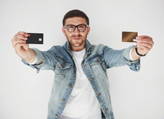 El utilizar las tarjetas correctamente facilita cumplir con el presupuesto para diferentes pagos y compras. Foto: Freepik.